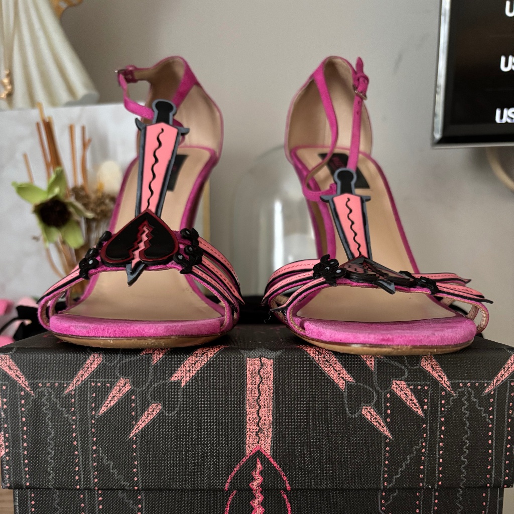 Valentino Love Blade T-Strap Pink Suede Pump Nwot Preowned/Used